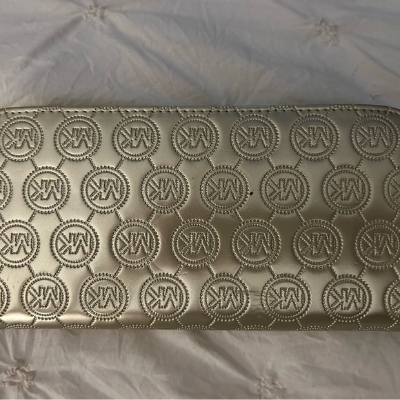MK Brand New Gold Women's Zipper Wallet - Picture 2 of 7